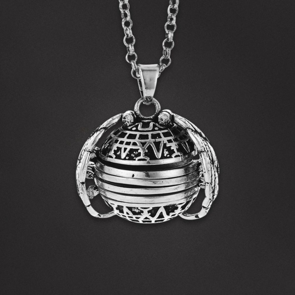 Hidden Locket Necklace - Picture 2 of 7